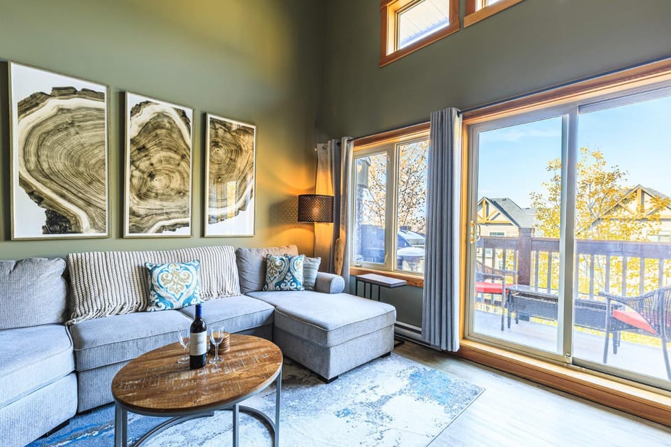 View (from property/room), Balcony/Terrace, Living room, Seating area