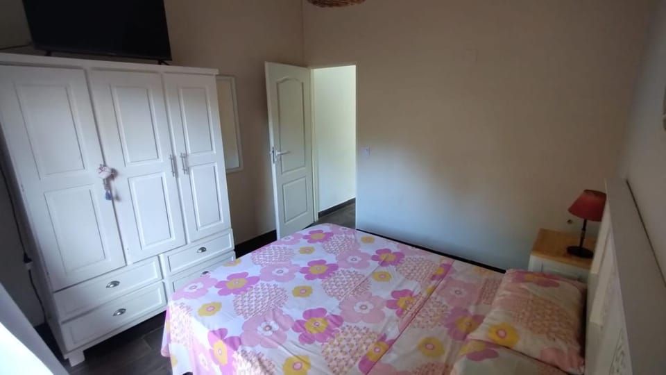 Bed, Photo of the whole room, Bedroom, wardrobe