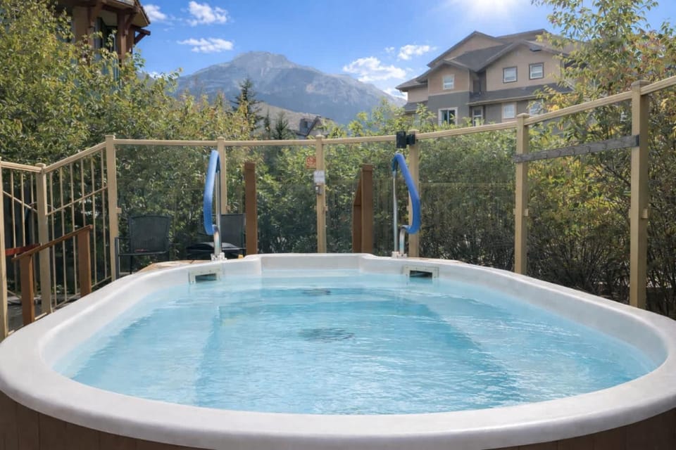 Mountain Paradise at Falcon Crest Lodge House in Canmore
