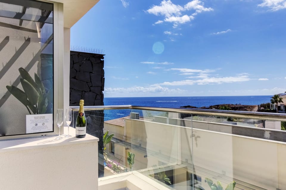 Natural landscape, View (from property/room), Balcony/Terrace, Sea view