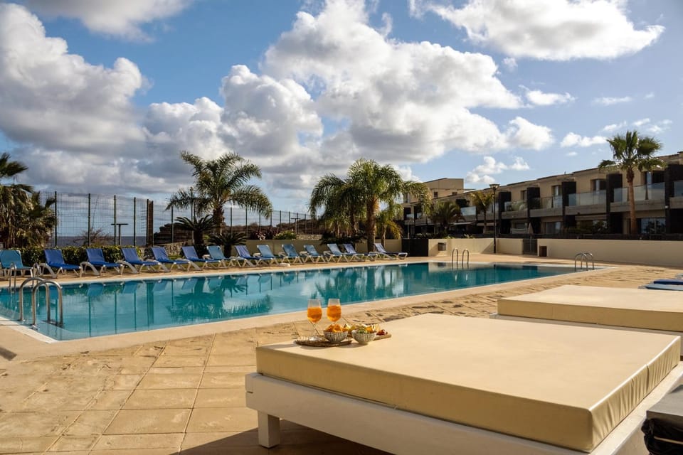 Sea view, Swimming pool, sunbed