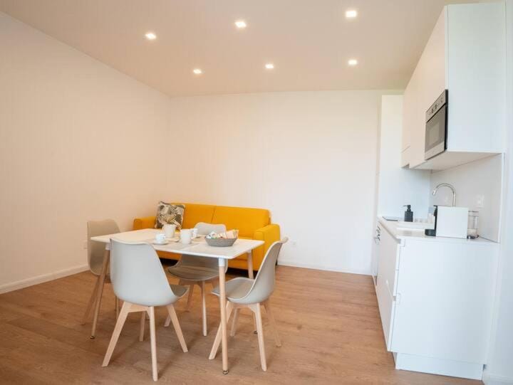 Kitchen or kitchenette, Lounge or bar, kitchen