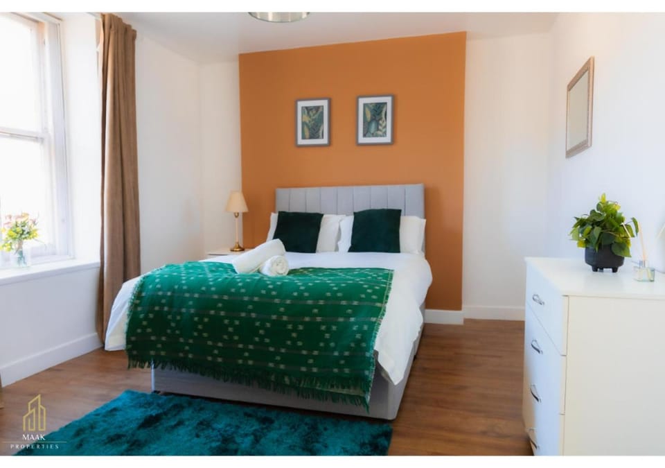 Bed, Photo of the whole room, Bedroom, heating, internet, towels