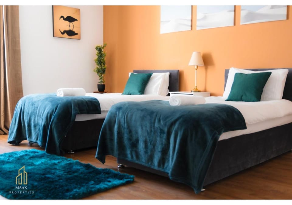 Bed, Bedroom, heating, internet, towels