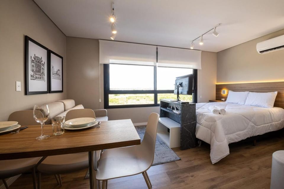 Bed, TV and multimedia, Dining area