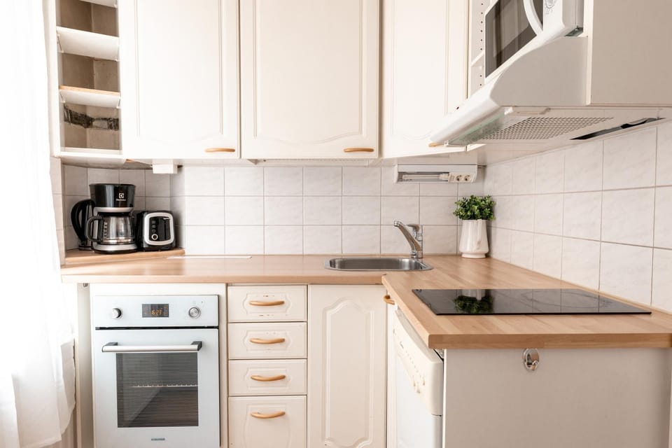 Coffee/tea facilities, Kitchen or kitchenette, dishwasher, oven, stove, toaster