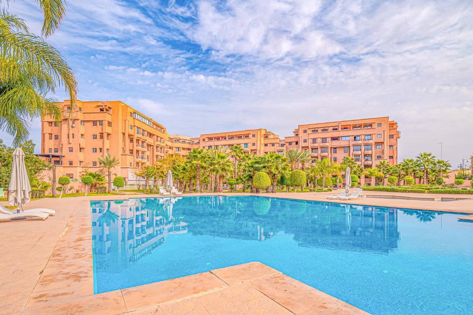 Property building, Day, Natural landscape, Garden, Garden view, Garden view, Pool view, Swimming pool, sunbed