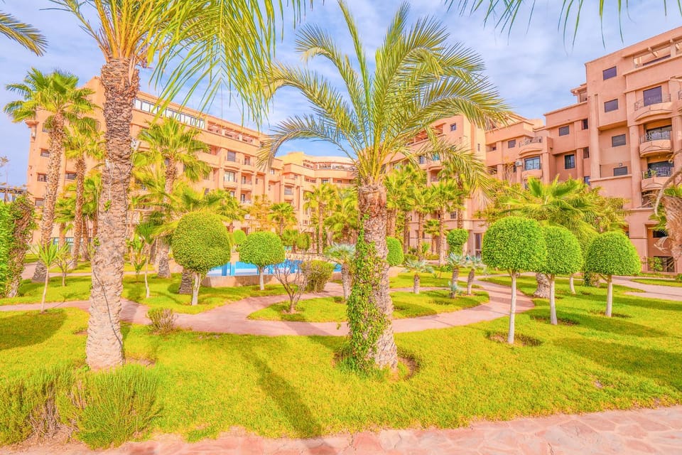 Property building, Spring, Day, Natural landscape, Garden, Garden view, Pool view, Swimming pool, sunbed
