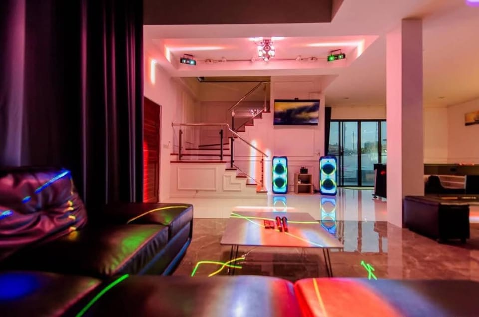 Green Beach Pool Villa Villa in Pattaya City