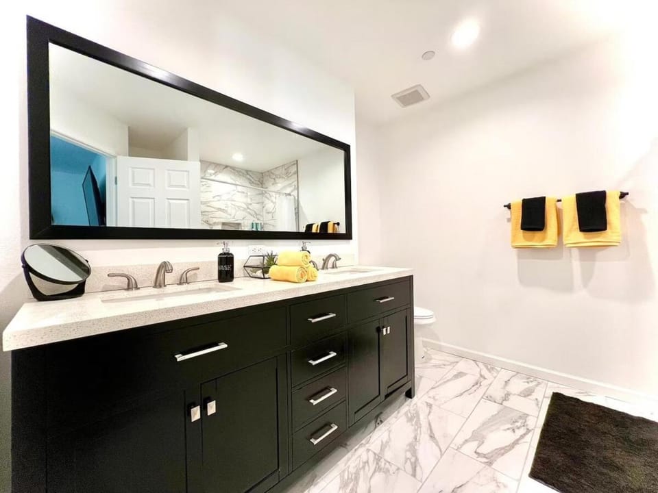 Gorgeous Home, Great Vibes & Nonstop Fun! House in Desert Hot Springs