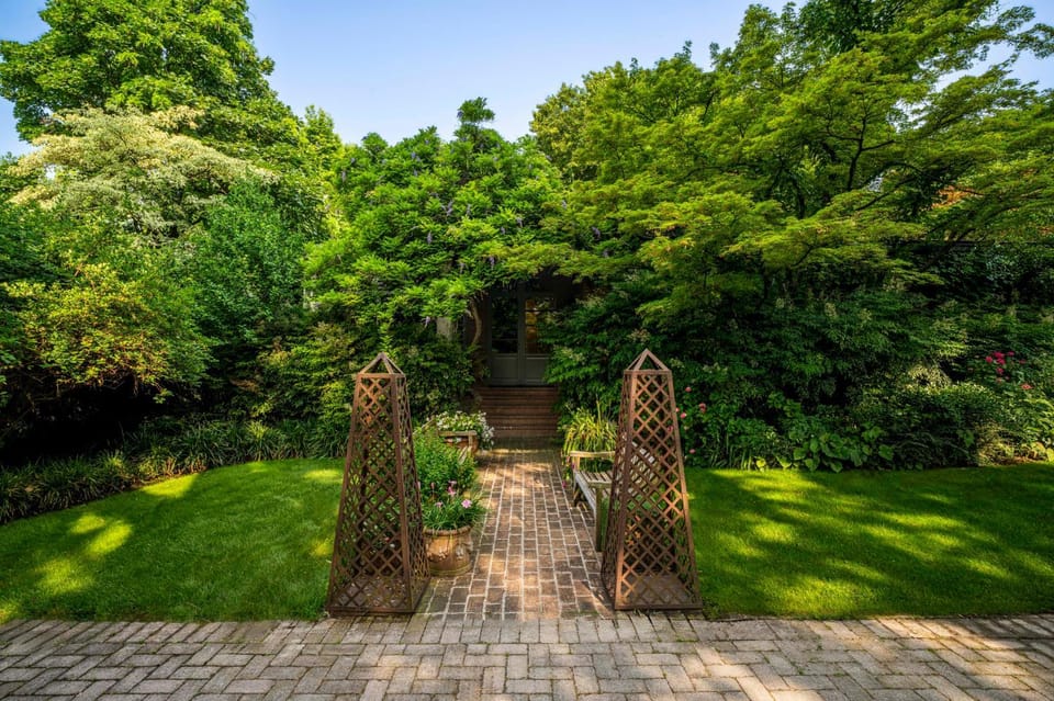 Property building, Facade/entrance, Day, Garden