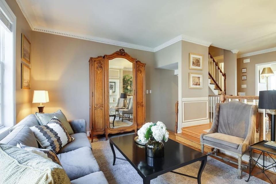 Living room, Seating area