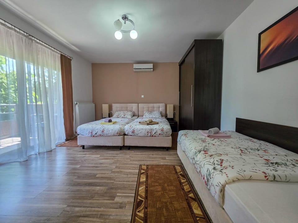 Bed, Photo of the whole room, Bedroom, air conditioner