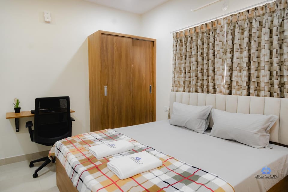 Bed, TV and multimedia, Photo of the whole room, Bedroom, hair dresser, wardrobe