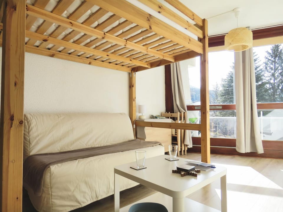 Bed, Living room, Photo of the whole room, Dining area, Bedroom