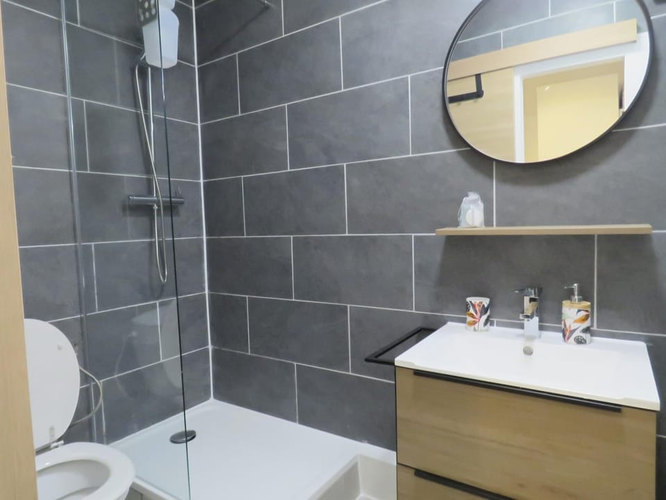 Shower, Bathroom