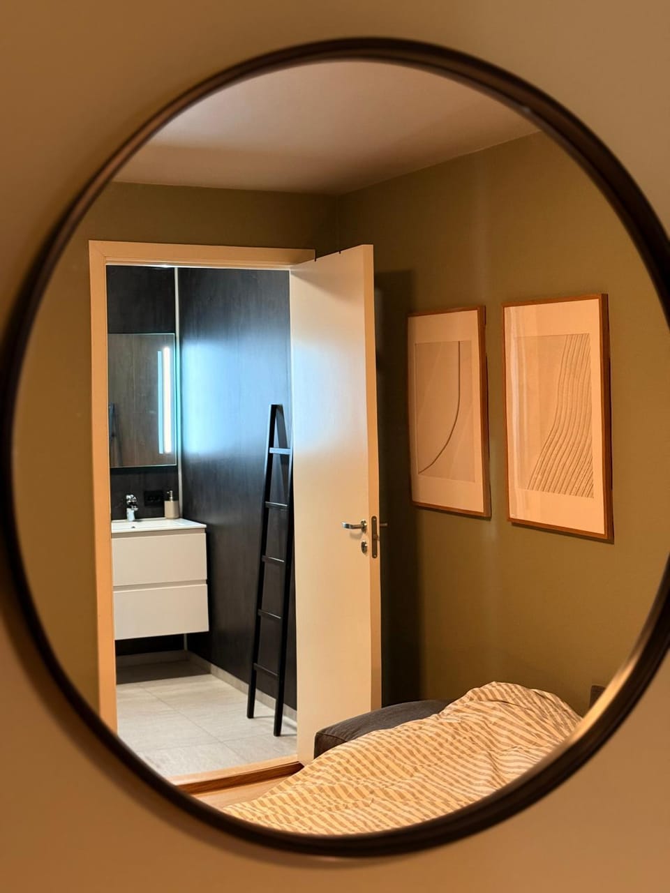 Modern 1-room apartment - right by the Arctic Cathedral and Fjellheisen Apartment in Tromso
