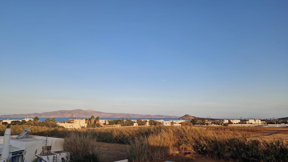 Property building, Day, Natural landscape, Mountain view, Sea view