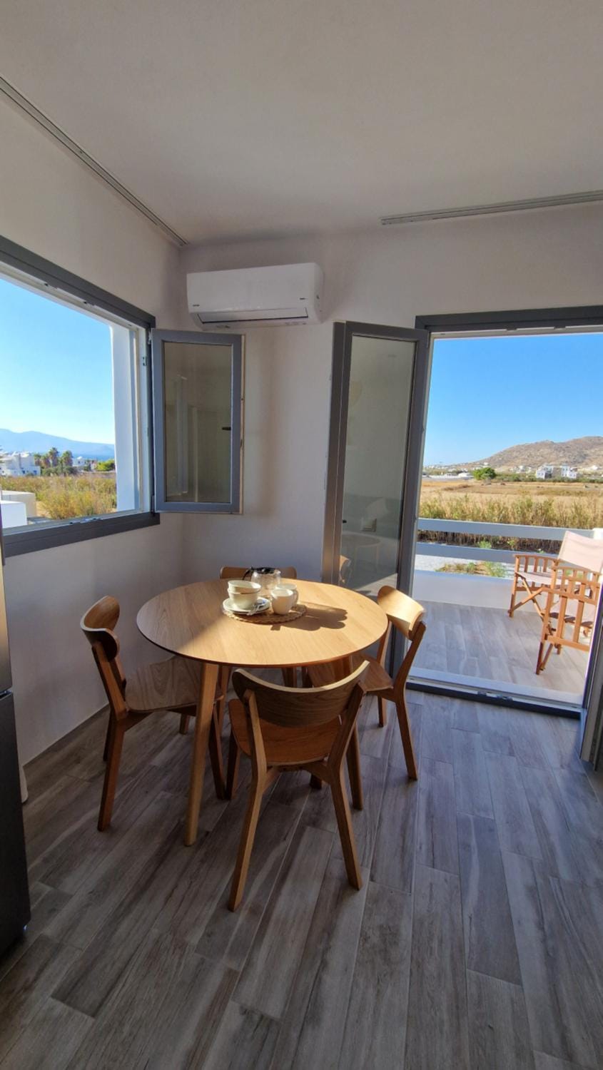 Day, Natural landscape, View (from property/room), Balcony/Terrace, Living room, Seating area, Dining area, Mountain view
