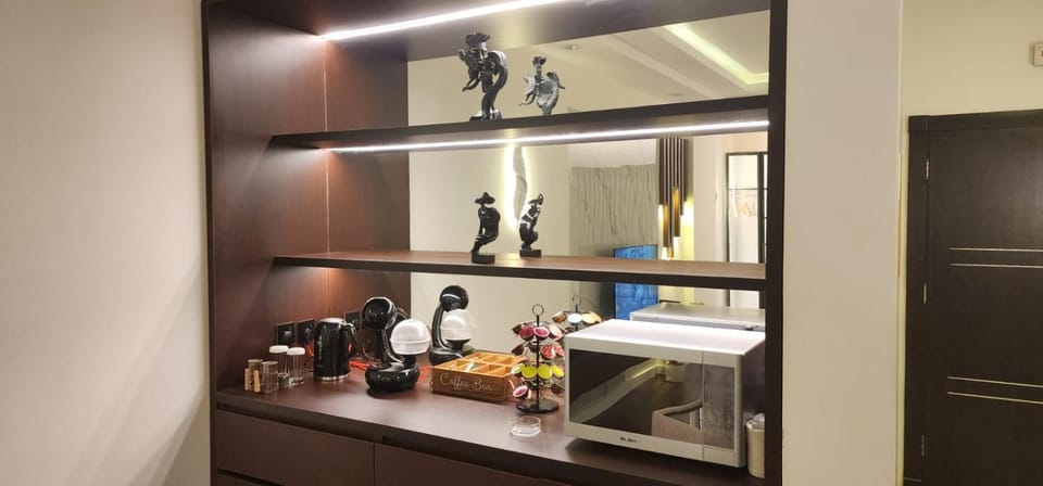 Restaurant/places to eat, Lounge or bar