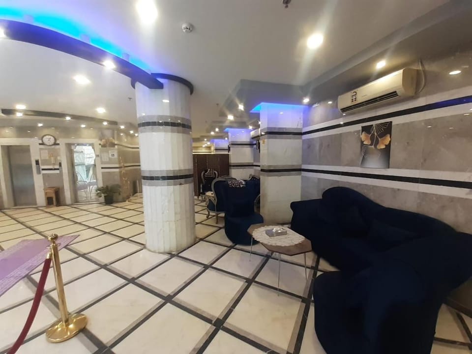 Lobby or reception, elevator