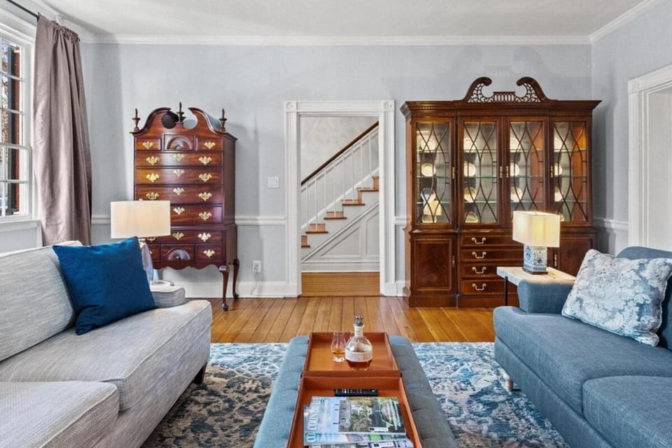 Living room, Seating area