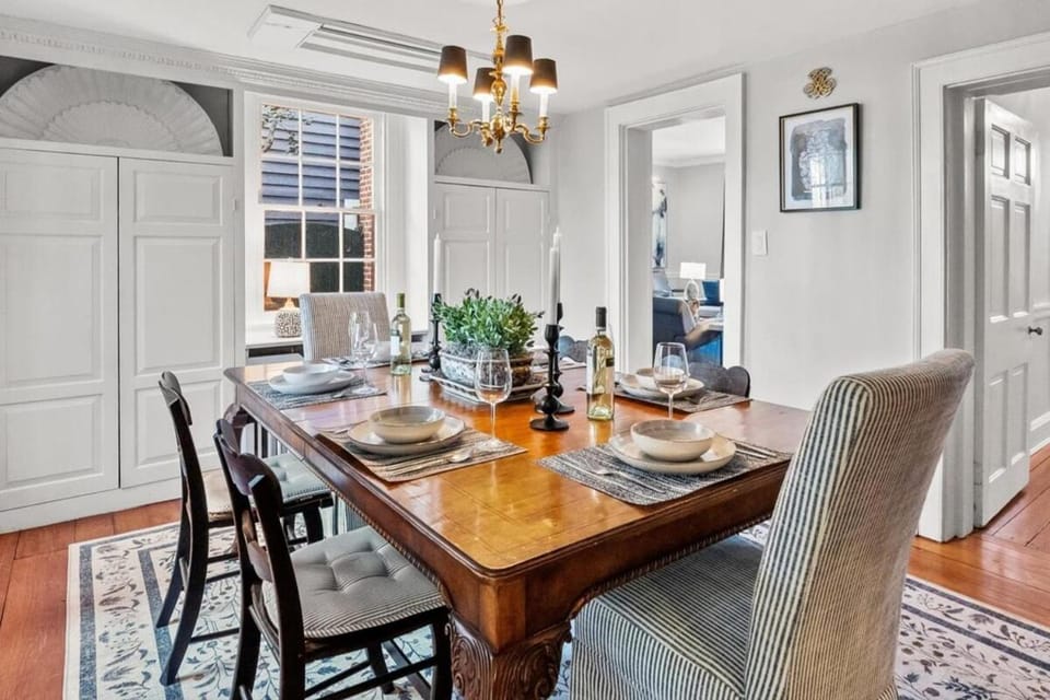 Seating area, Dining area