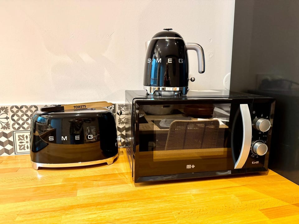 Coffee/tea facilities, toaster