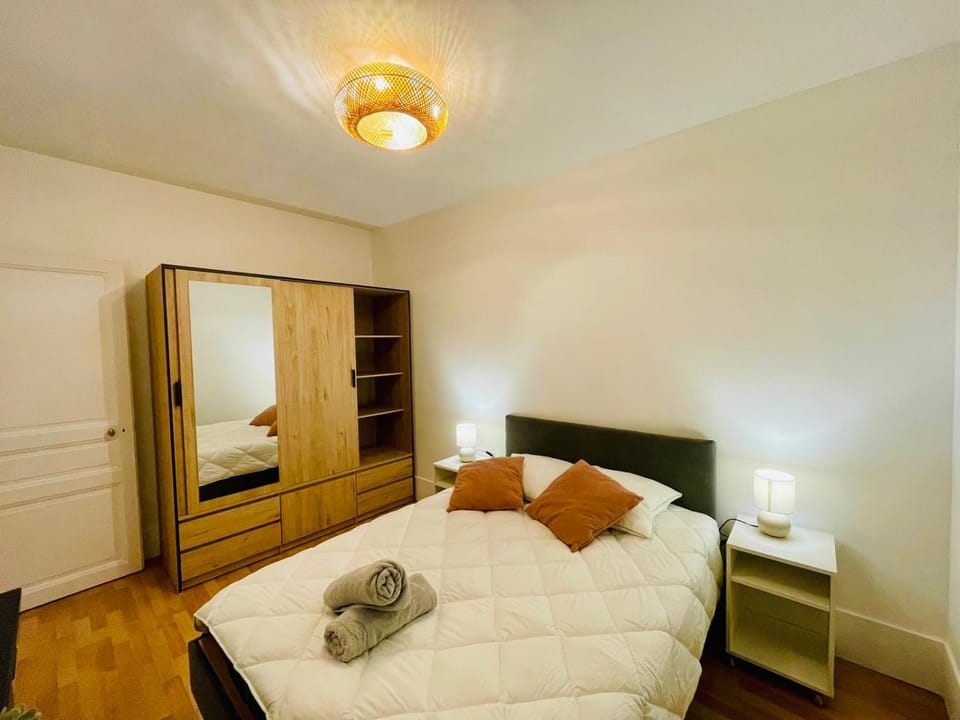 Bed, Photo of the whole room, Bedroom, wardrobe