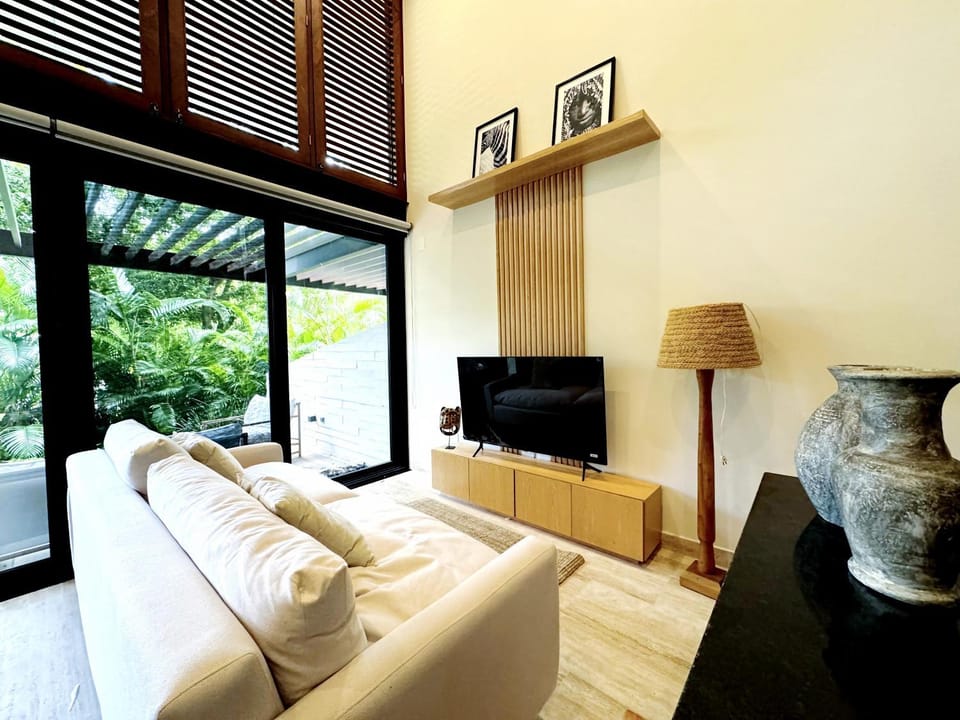 Communal lounge/ TV room, TV and multimedia, Living room, Seating area