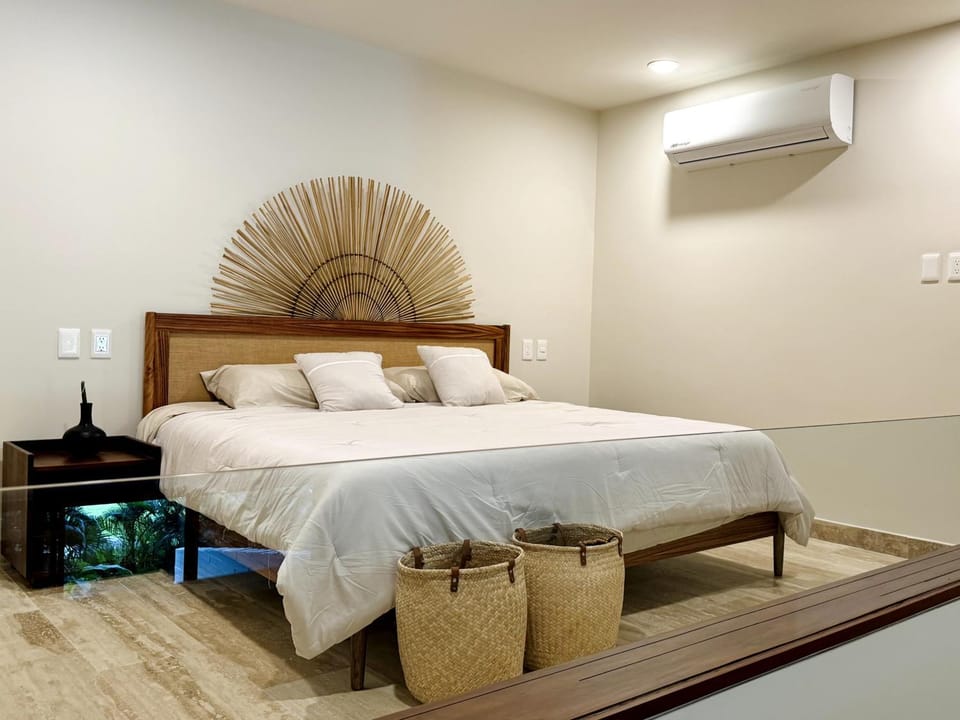 Bed, Photo of the whole room, Bedroom, air conditioner