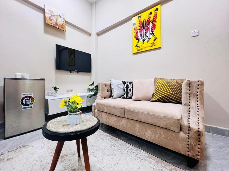 TV and multimedia, Living room, Seating area, Evening entertainment