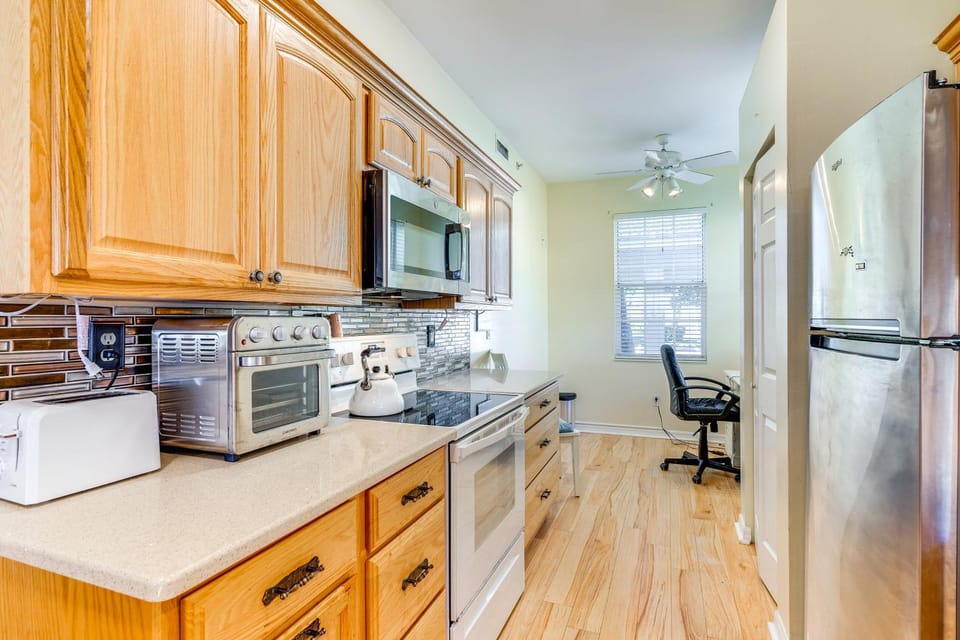 5 Mi to JetBlue Park: Condo w/ Pool & Pickleball House in Lee County