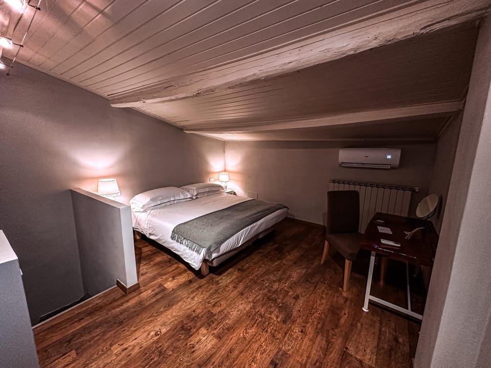 Bed, Bedroom, air conditioner