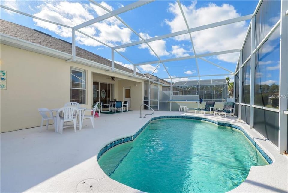 Day, View (from property/room), Balcony/Terrace, Pool view, Swimming pool, sunbed