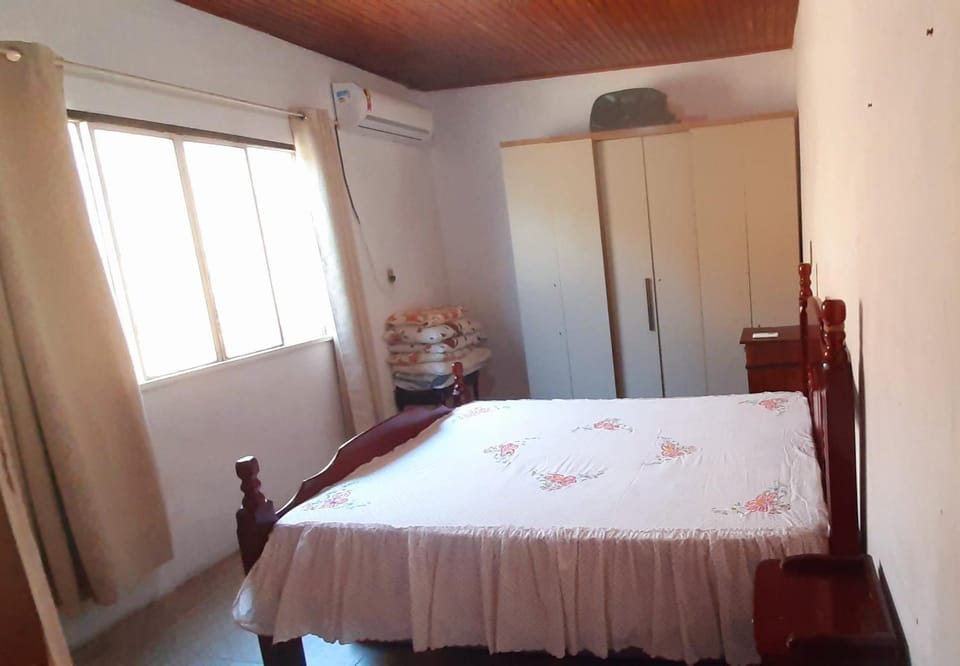 Bed, Photo of the whole room, wardrobe, air conditioner