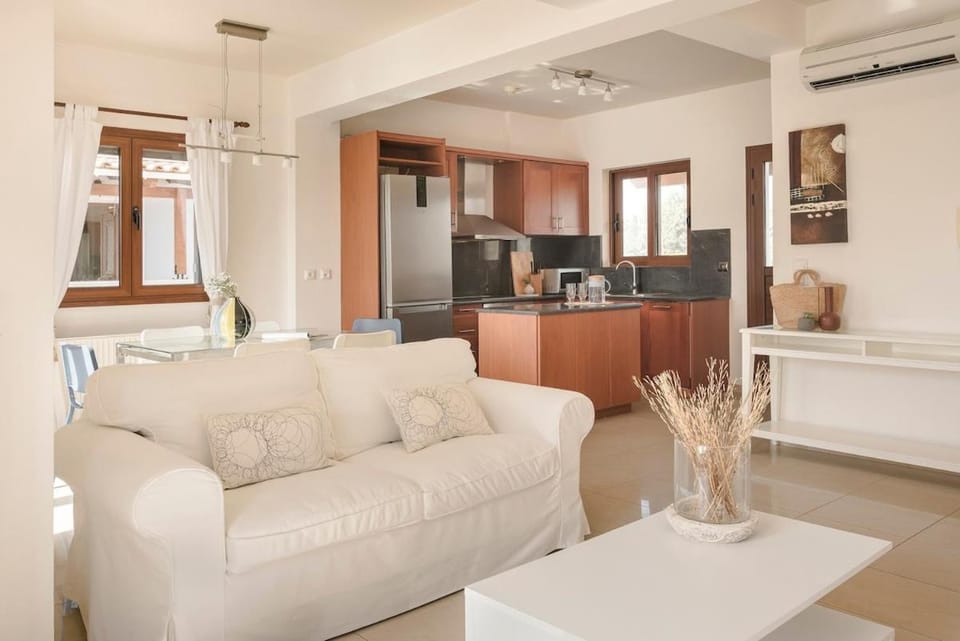 Coffee/tea facilities, Kitchen or kitchenette, Living room, Seating area, Dining area, dishwasher, fireplace, oven, washing machine, air conditioner