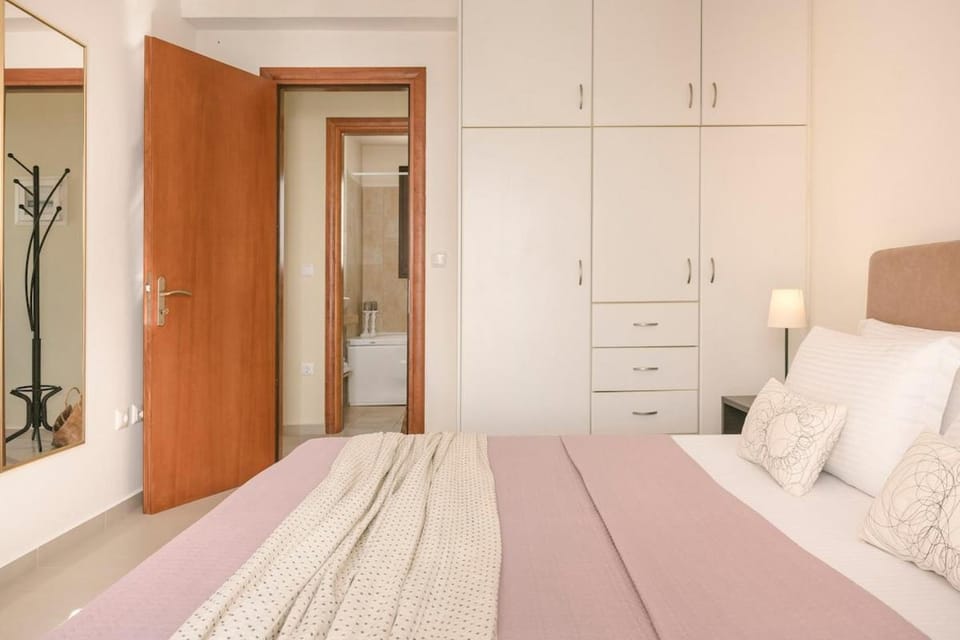 Bed, Bedroom, wardrobe, air conditioner
