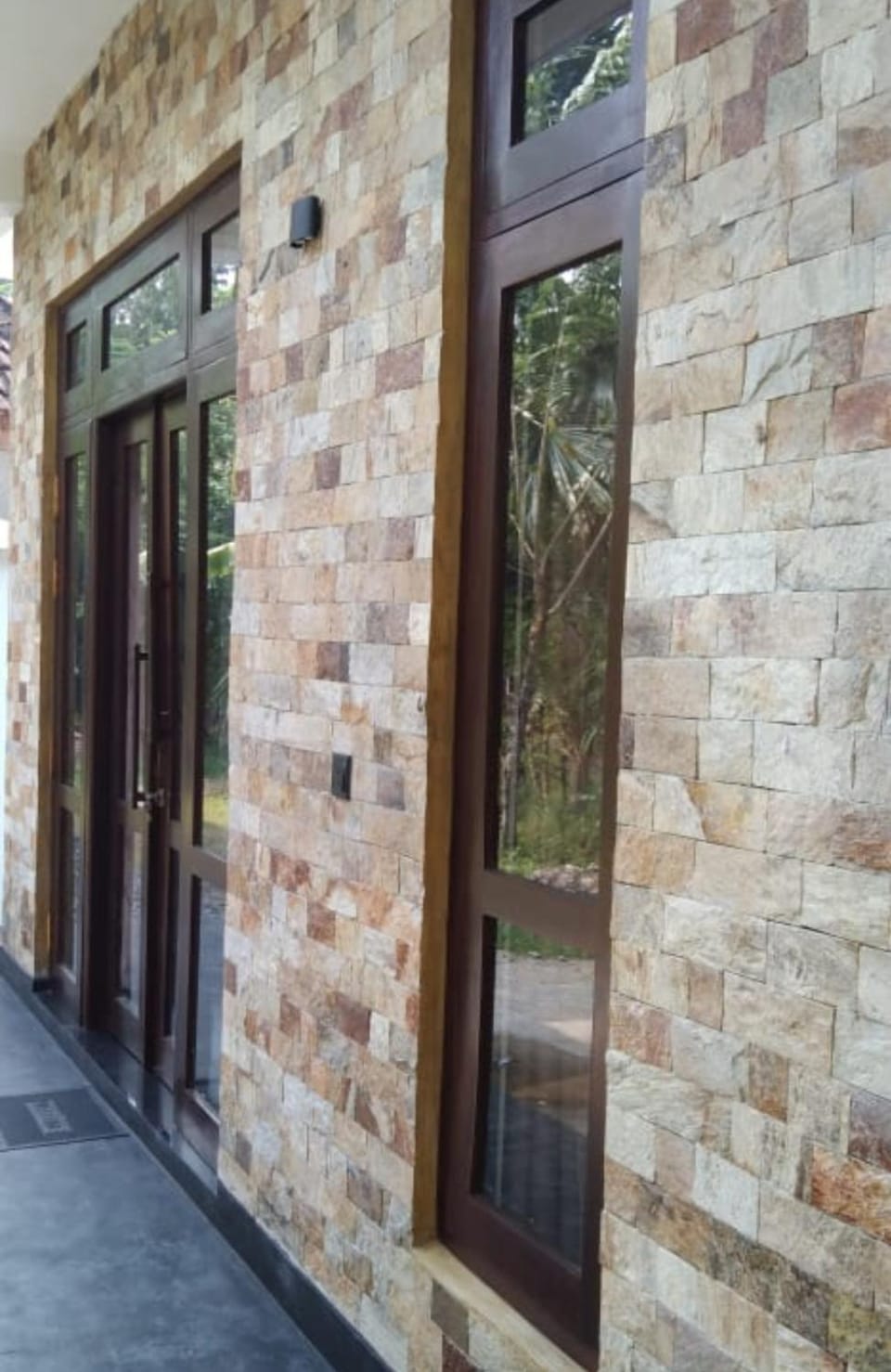 Facade/entrance