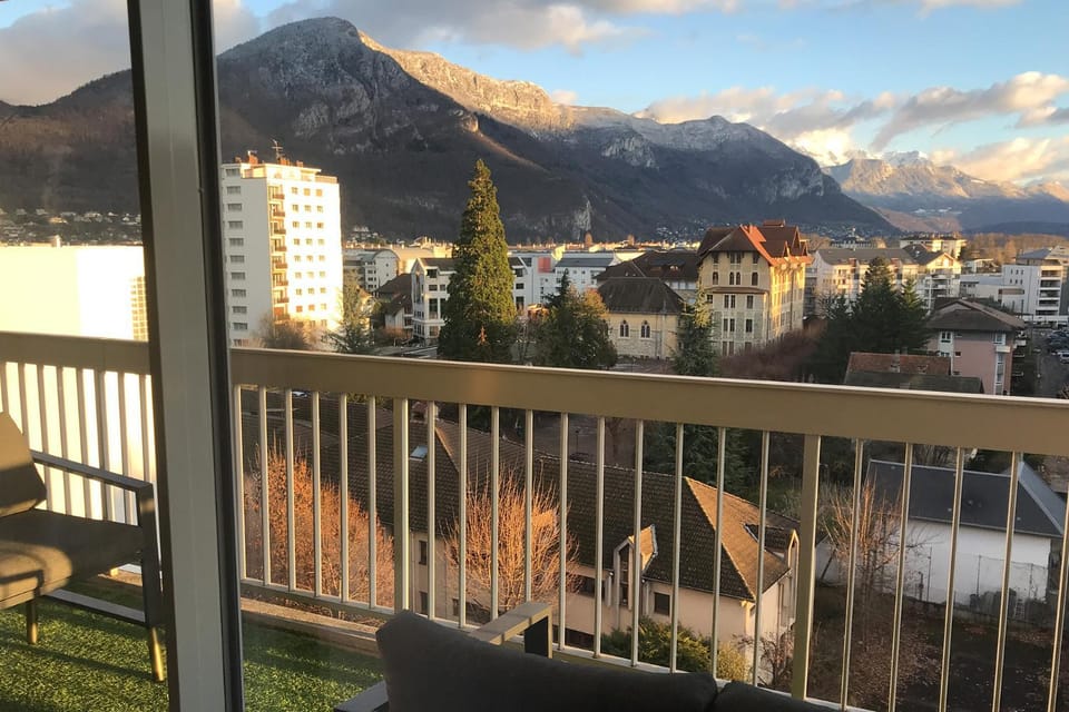 Nearby landmark, Day, Natural landscape, View (from property/room), Balcony/Terrace, Mountain view