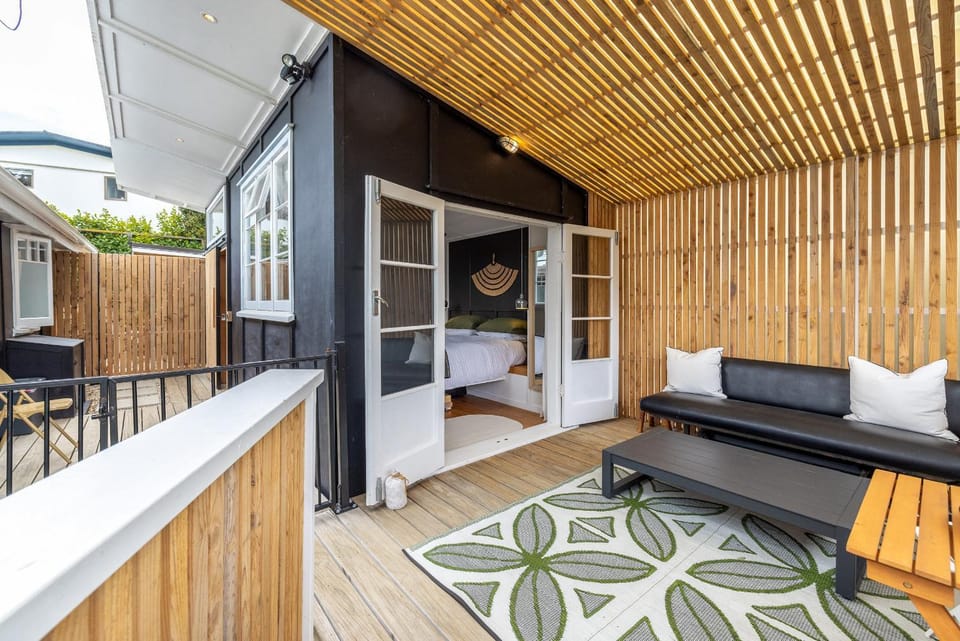 Little Oneroa Beach Studio Apartment in Auckland Region