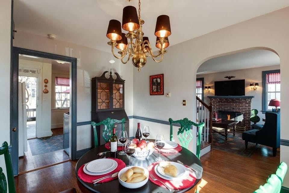 Seating area, Dining area