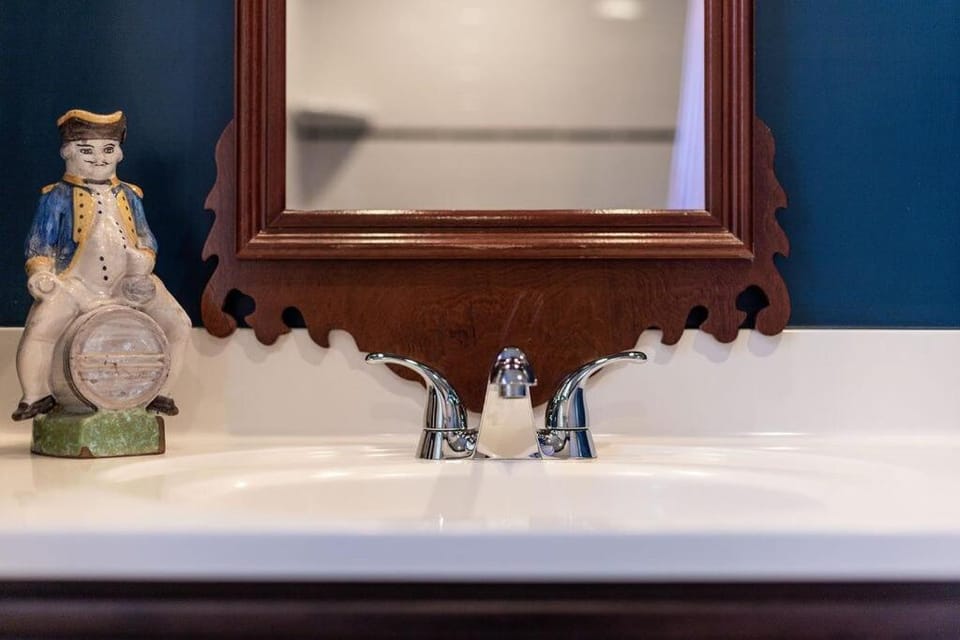 The Monroe in Historic DelRay House in Alexandria