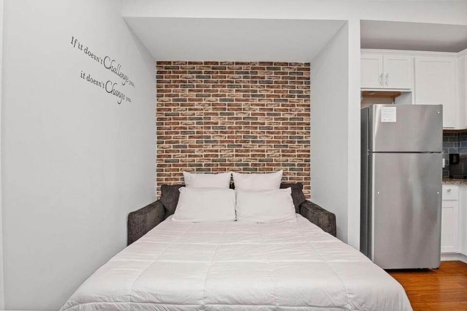 Sleep like a King - OTR- Free Light Rail ! Apartment in Over The Rhine