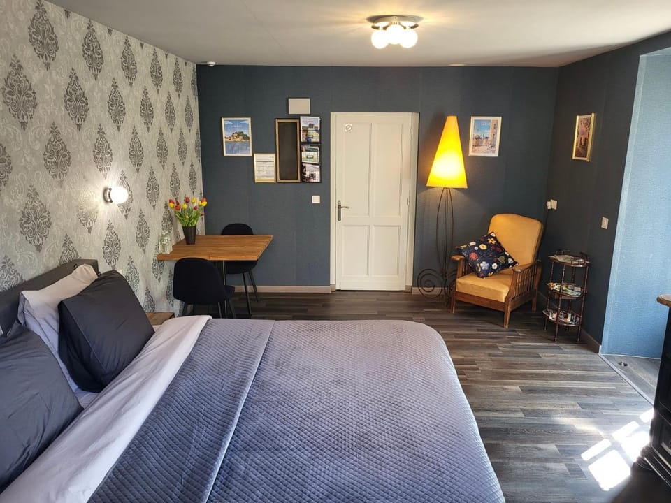 Bedroom, furniture, furniture