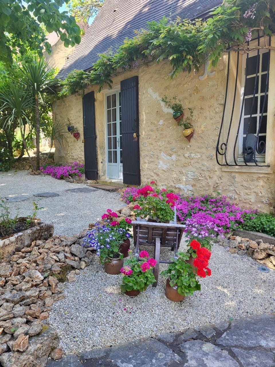 Property building, Spring, Day, Garden, Garden view