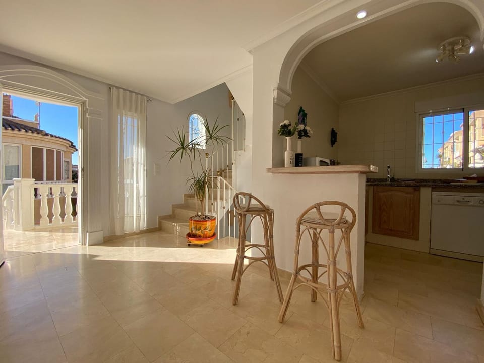 Kitchen or kitchenette, Seating area
