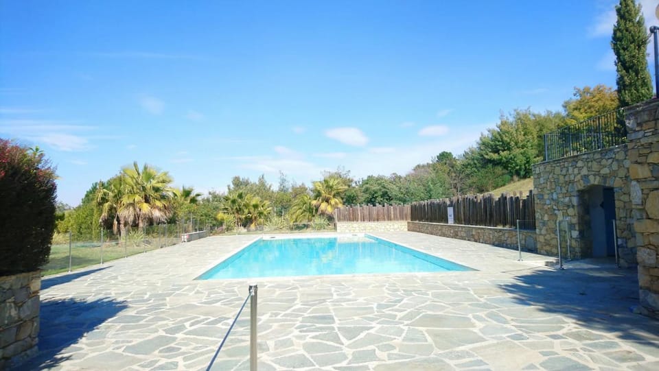 Day, Swimming pool