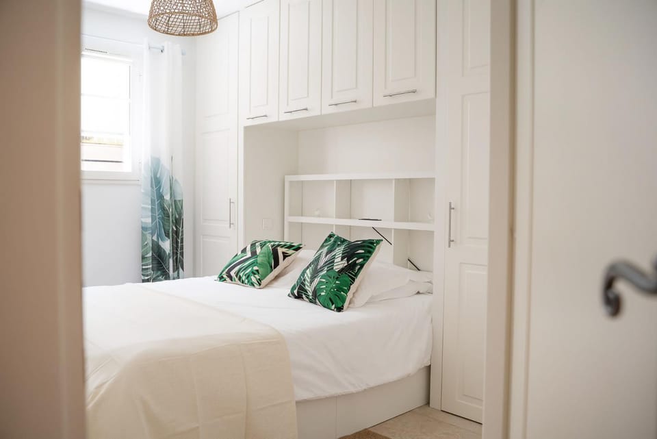 Photo of the whole room, wardrobe