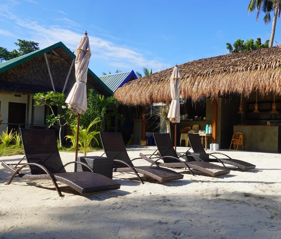 Restaurant/places to eat, Beach